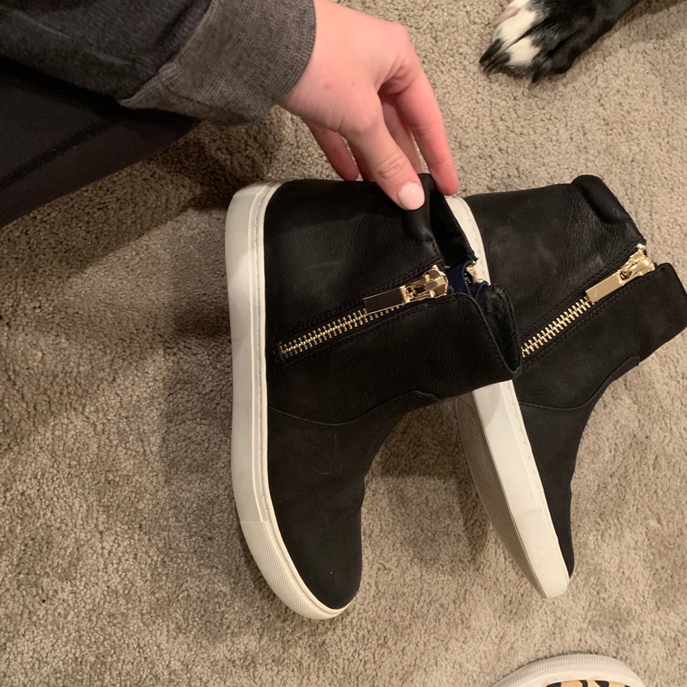 Ankle high sneakers